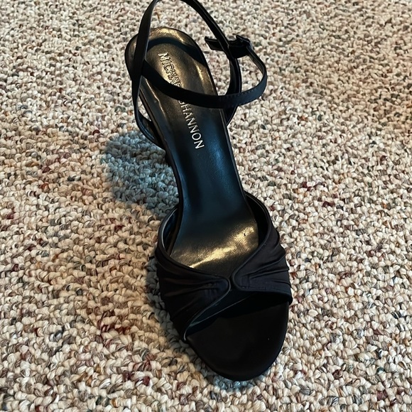 Michael Shannon Ladies Black Dressy Heels. Size 8 - Picture 3 of 8